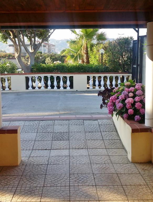 B&B Baia Dello Stretto Gallico Marina 外观 照片